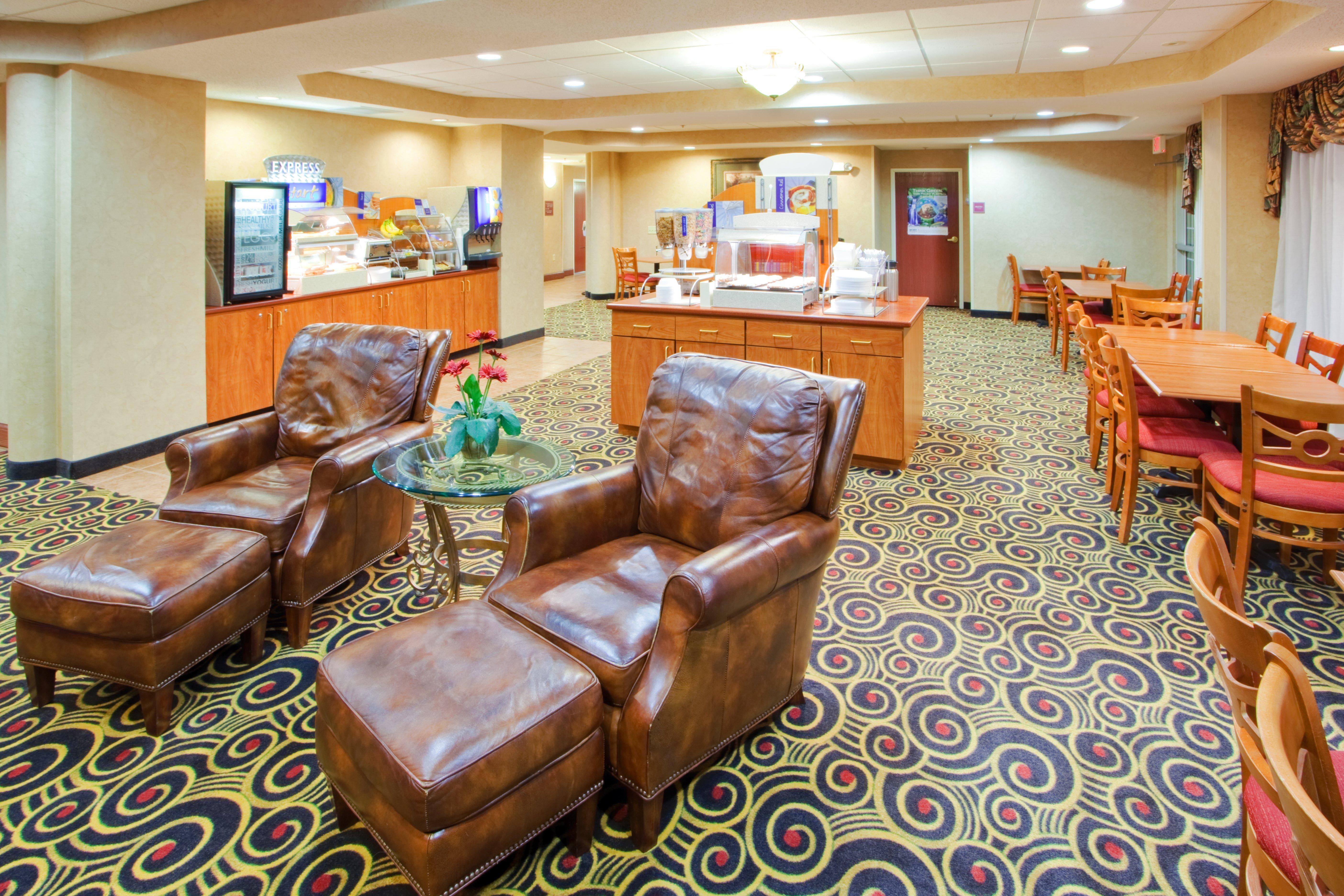 Holiday Inn Express Hanover By Ihg Exterior photo