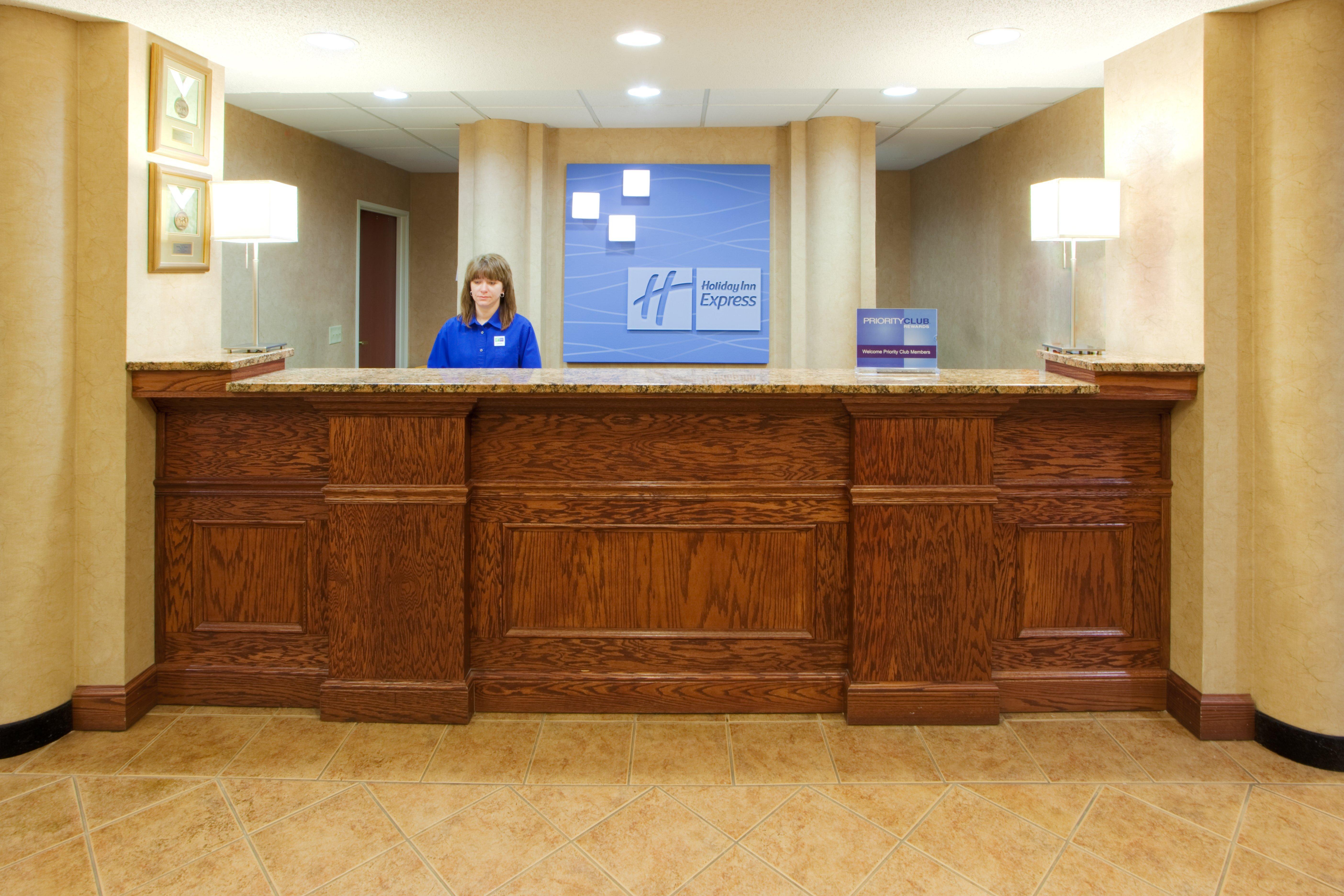 Holiday Inn Express Hanover By Ihg Exterior photo