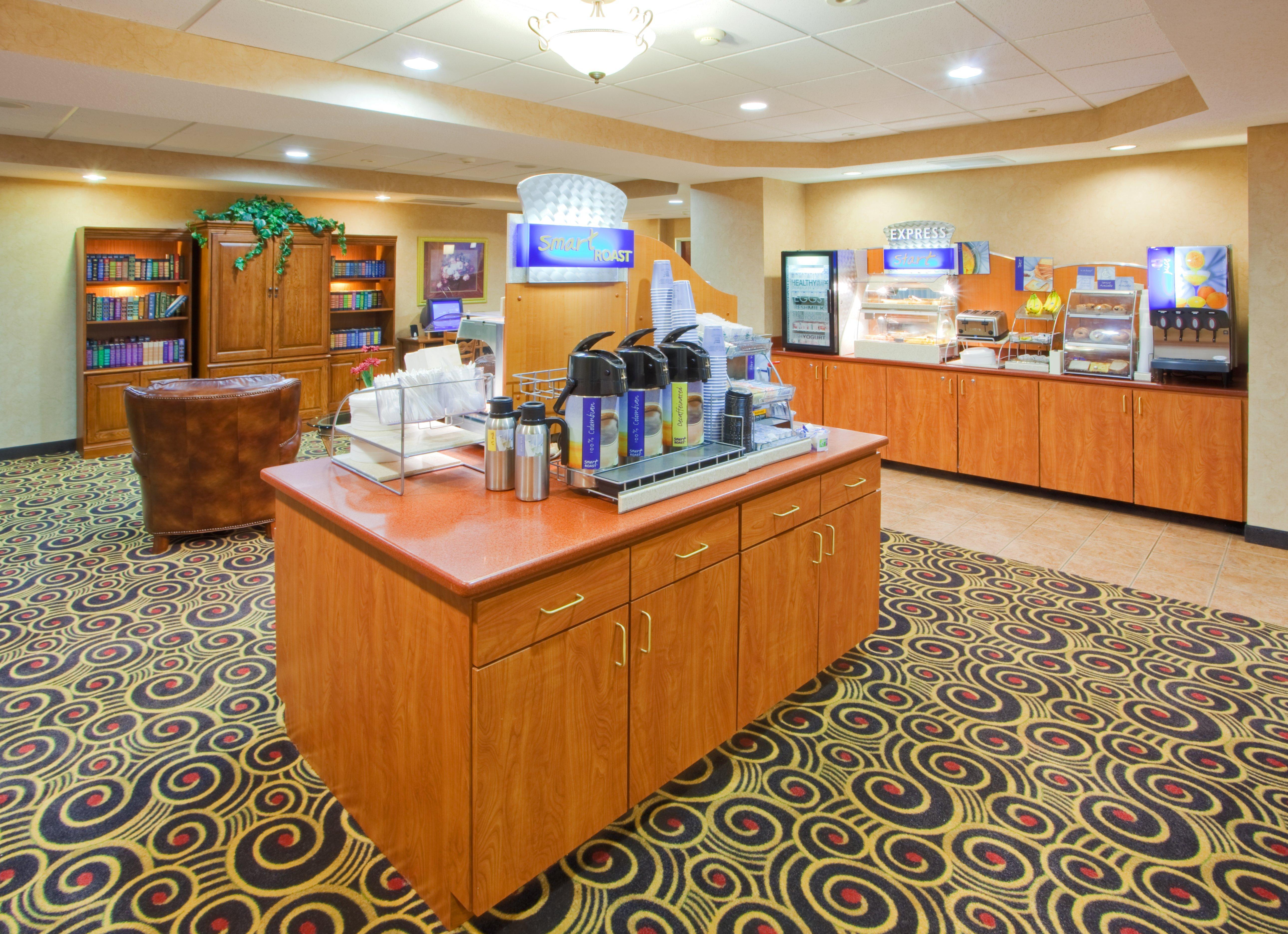 Holiday Inn Express Hanover By Ihg Exterior photo