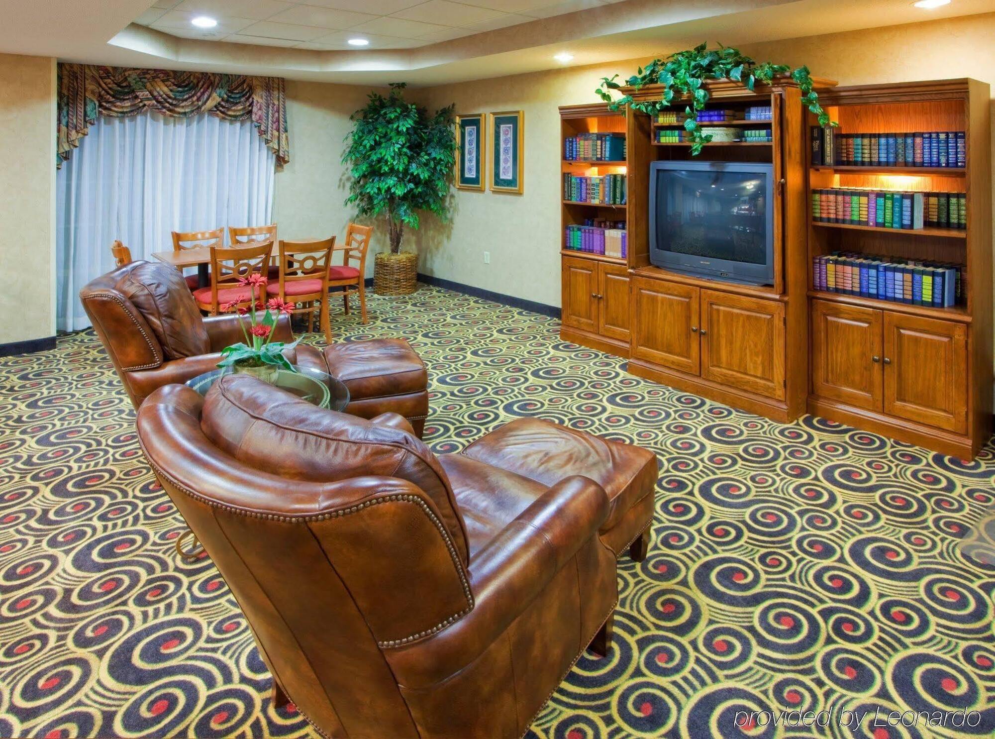 Holiday Inn Express Hanover By Ihg Exterior photo